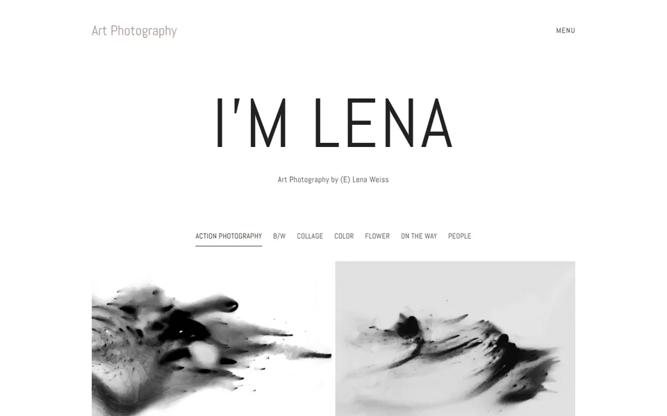 Startseite von Lena Weiss: weißer Grund, große Schrift I'M LENA und abstrakte Tuschebilder.