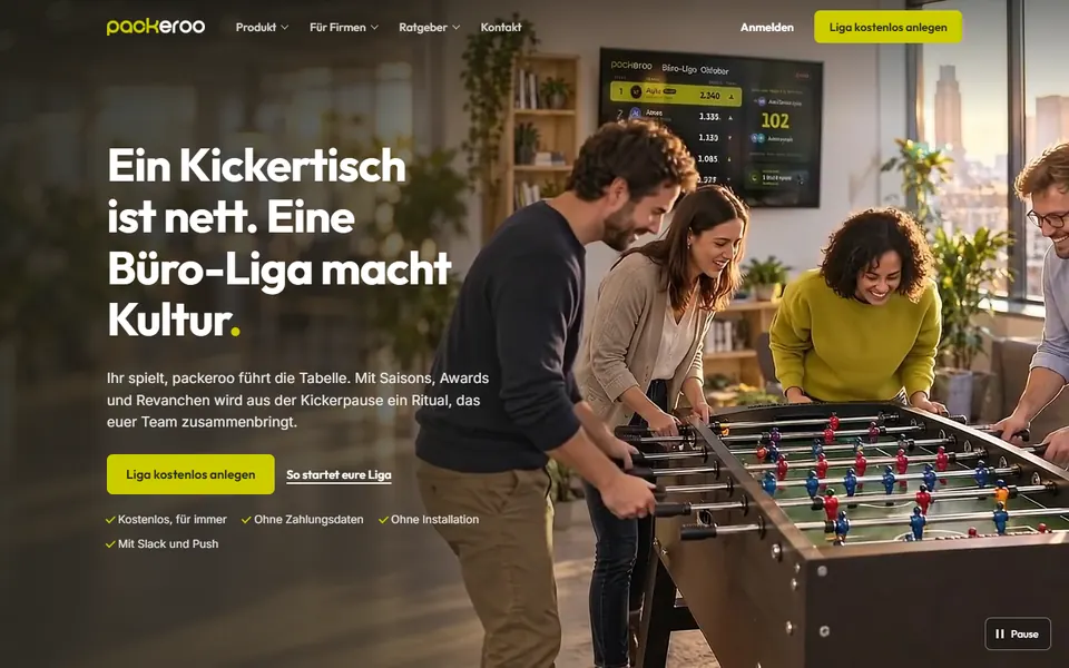 Startseite von Packeroo: Kolleginnen und Kollegen am Kickertisch, daneben die Überschrift Ein Kickertisch ist nett, eine Büro-Liga macht Kultur.